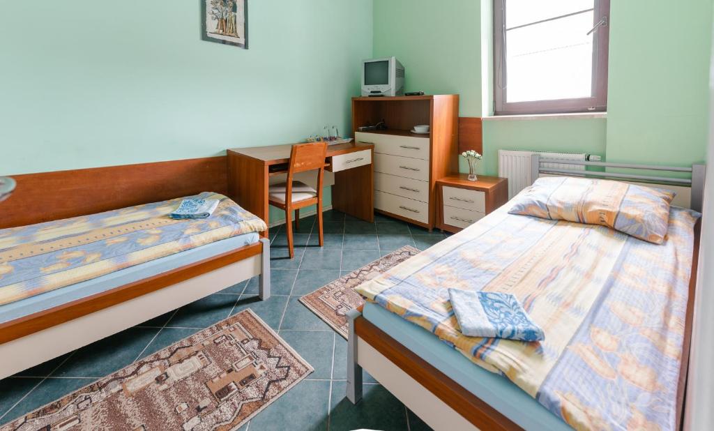 Двухместный (Двухместный номер эконом-класса с 2 отдельными кроватями) хостела Adeo Hostel, Белосток