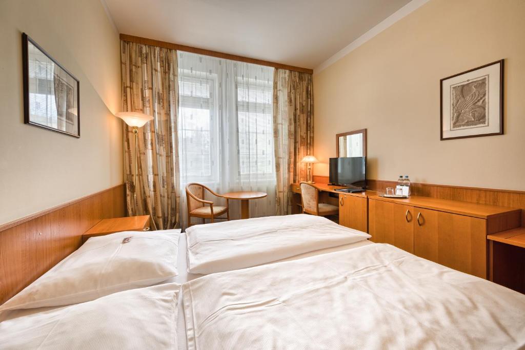Двухместный (Стандартный двухместный номер с 1 кроватью или 2 отдельными кроватями (только для взрослых)) отеля Wellness Hotel Babylon, Либерец