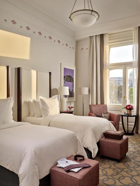Двухместный (Номер с 2 отдельными кроватями, вид на реку Дунай) отеля Four Seasons Hotel Gresham Palace Budapest, Будапешт