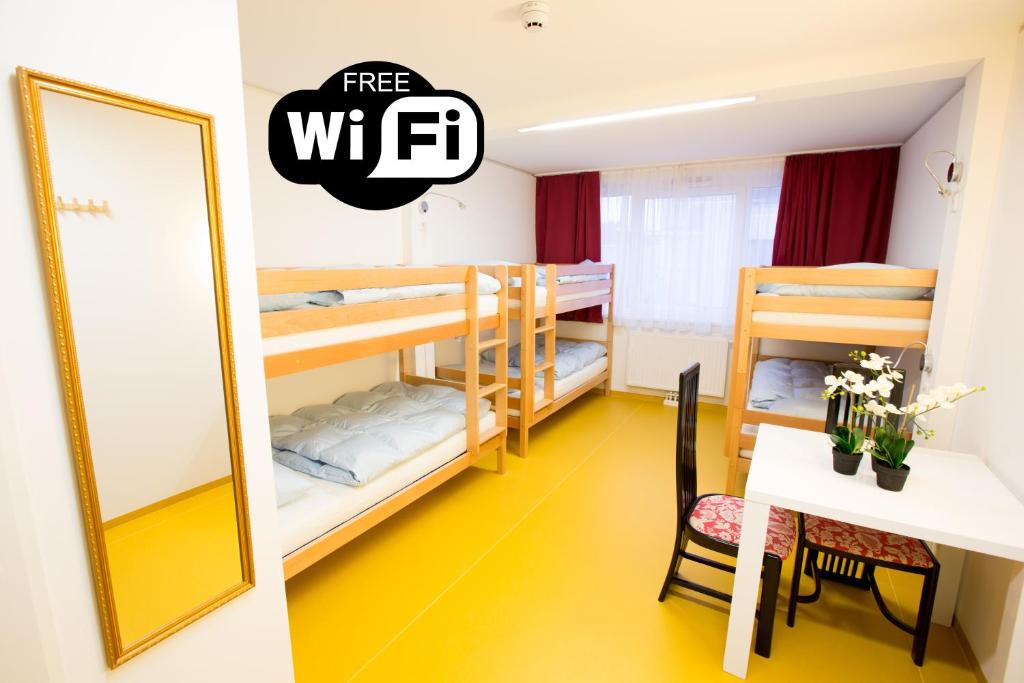 Номер (Односпальная кровать в общем номере для женщин с 6 кроватями) хостела a&t Holiday Hostel, Вена