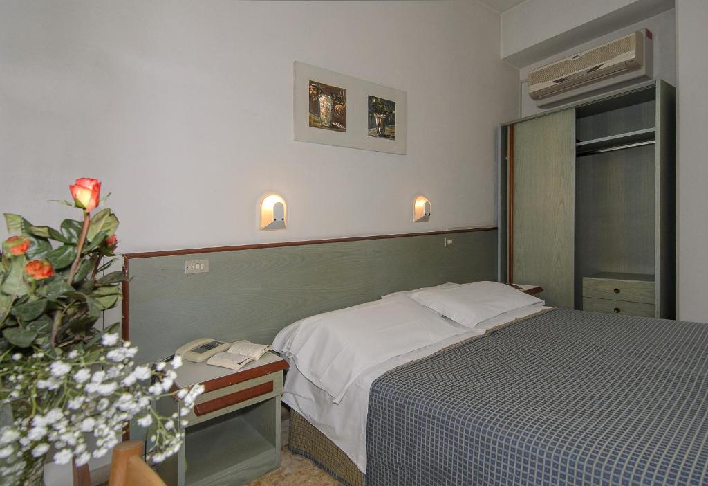 Двухместный (Двухместный номер с 1 кроватью или 2 отдельными кроватями, вид на сад) отеля Hotel Lukas, Виареджо