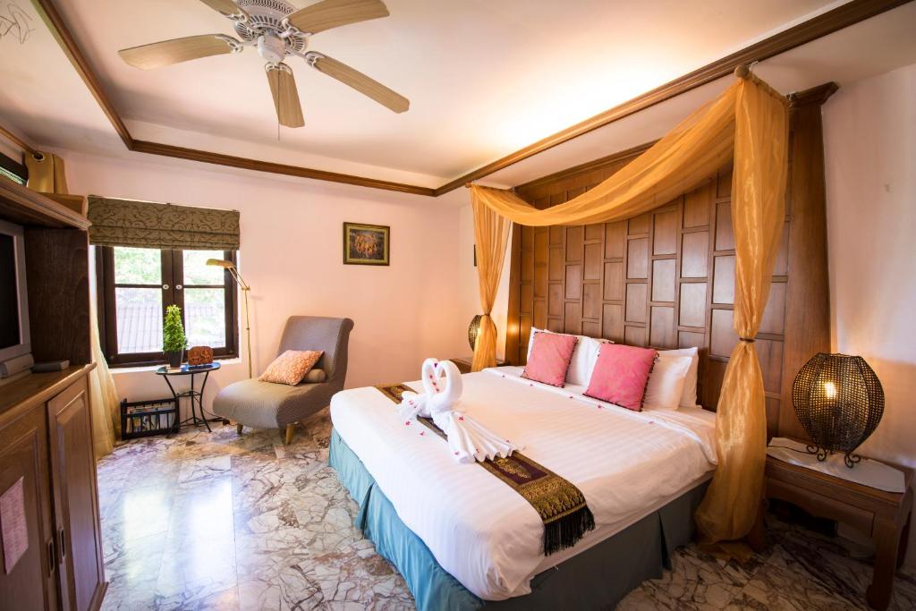 Двухместный (Улучшенный двухместный номер с 1 кроватью или 2 отдельными кроватями и видом на сад) курортного отеля Koh Chang Cliff Beach Resort, Ко Чанг