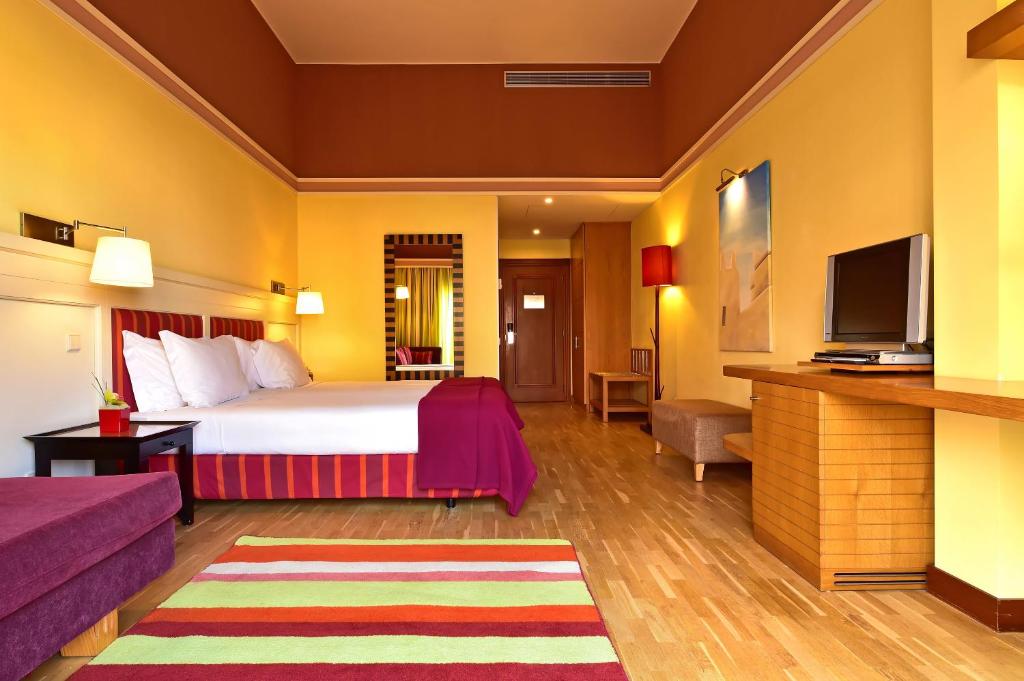 Двухместный (Улучшенный двухместный номер с 2 отдельными кроватями) отеля Pestana Sintra Golf Resort & SPA Hotel, Синтра