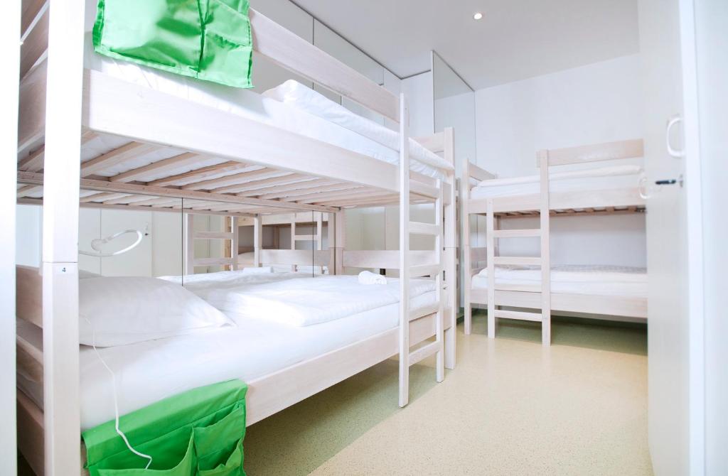 Номер (Кровать в общем 8-местном номере для мужчин и женщин) хостела Windward Hostel Zadar, Задар