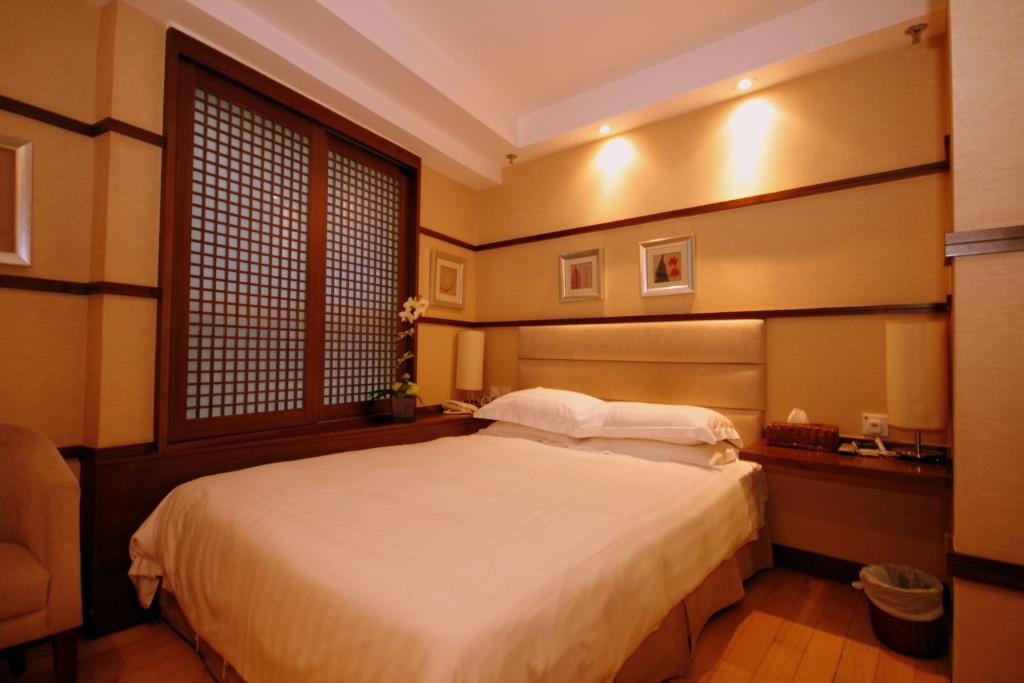 Двухместный (Улучшенный двухместный номер с 1 кроватью) отеля Mingle At The Eden, Гонконг (город)