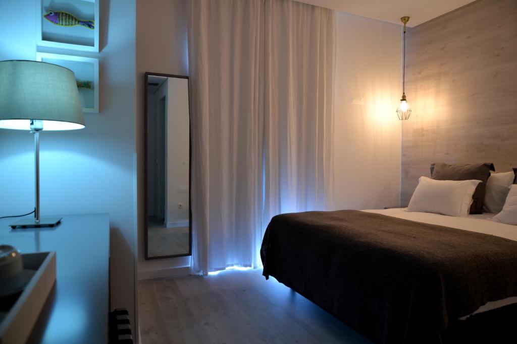 Двухместный (Двухместный номер с 1 кроватью и боковым видом на море) отеля Hotel Mar Bravo, Назаре