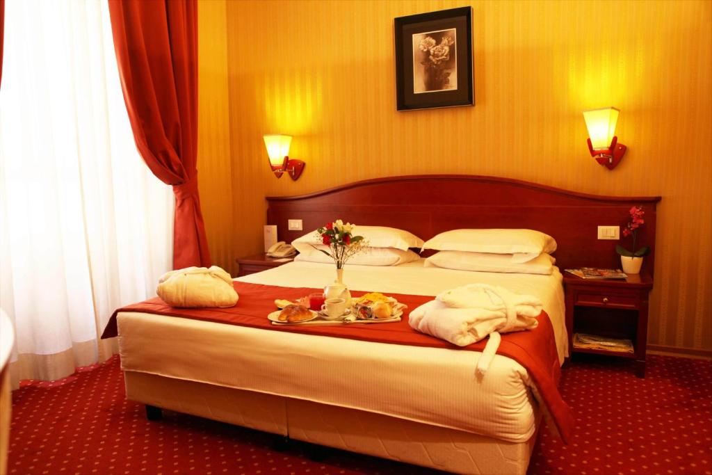 Двухместный (Двухместный номер с 1 кроватью или 2 отдельными кроватями) отеля Augusta Lucilla Palace, Рим