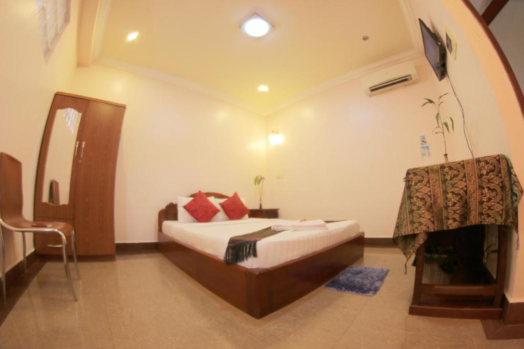 Двухместный (Стандартный двухместный номер с 1 кроватью) отеля Golden Noura Villa-Pub & Restaurant, Пномпень