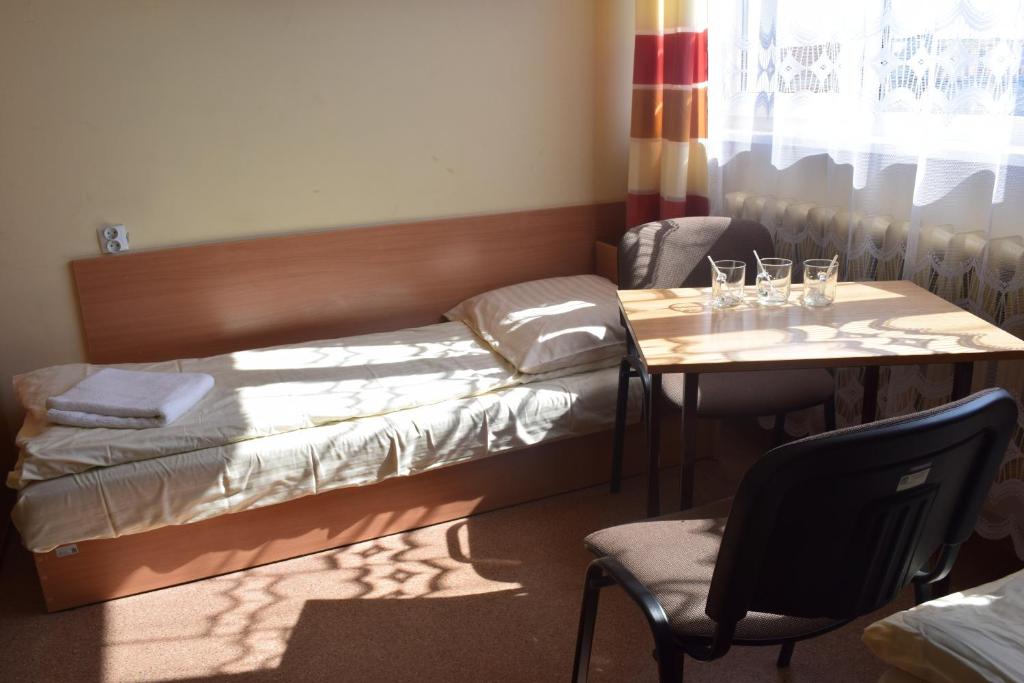 Двухместный (Двухместный номер с 2 отдельными кроватями и общей ванной комнатой) хостела Dom Studencki Atol, Краков