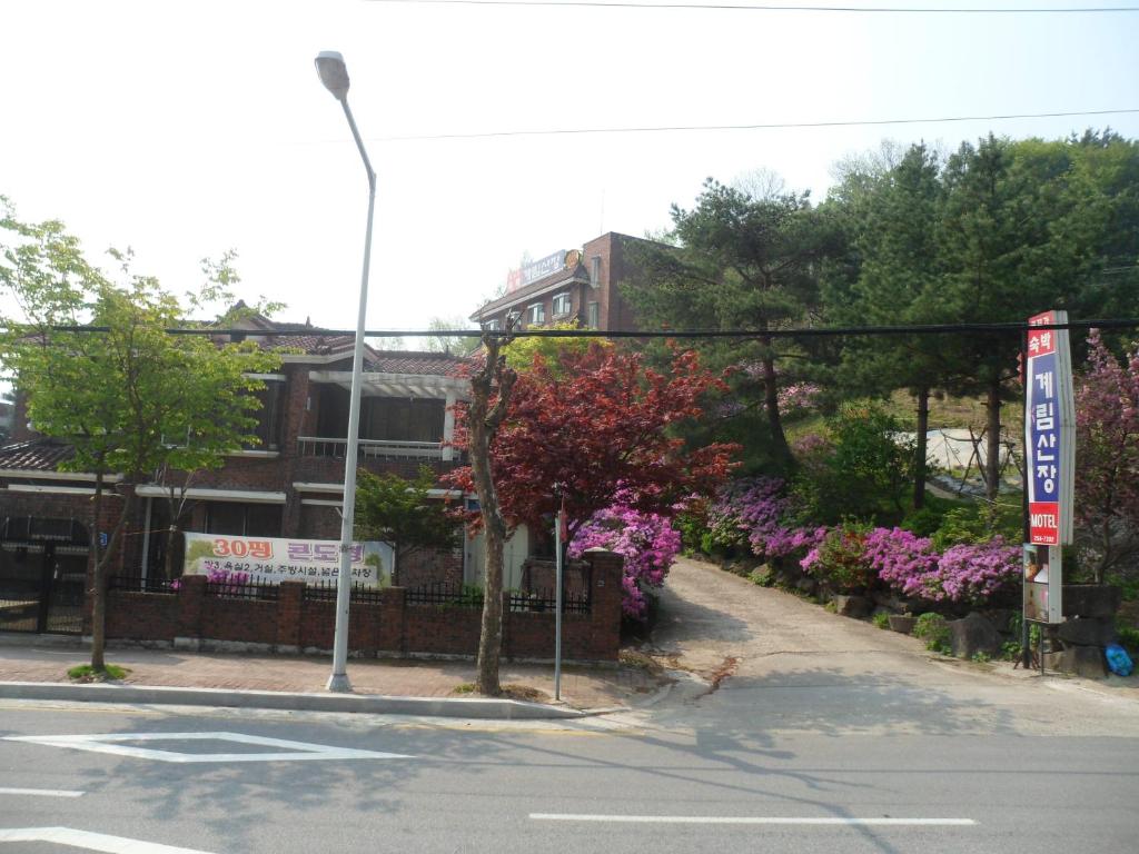Отель Gyerim Motel, Чхунчхон