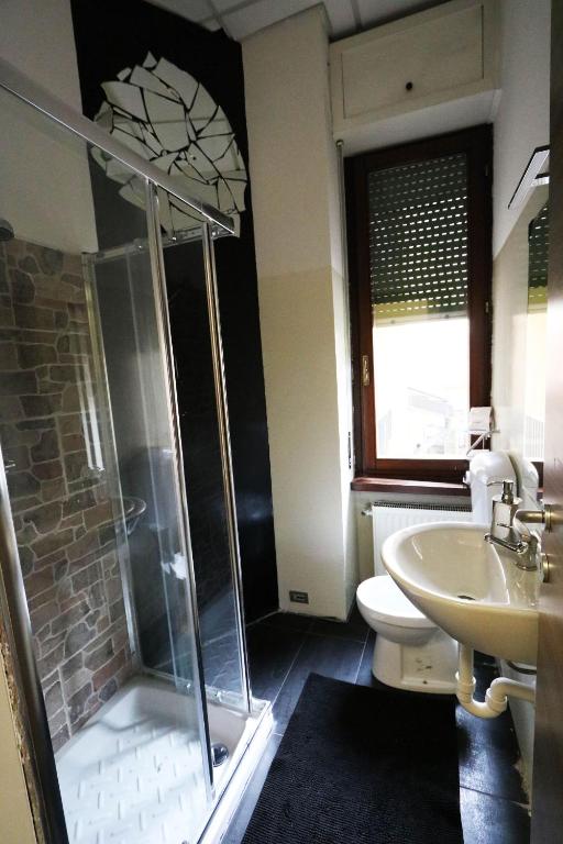Двухместный (Двухместный номер с 1 кроватью и собственной ванной комнатой) хостела Panda Hostel, Милан