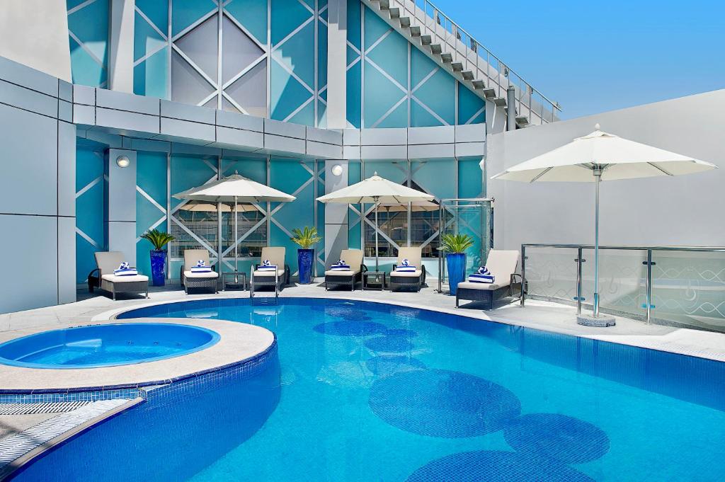 Двухместный (Специальное предложение Staycation - Номер «Премиум» со скидкой 25% на еду и напитки, бесплатным предоставлением номера более высокой категории, гарантированной ранней регистрацией заезда и поздней регистрацией отъезда) отеля City Seasons Towers Hotel Bur Dubai, Дубай