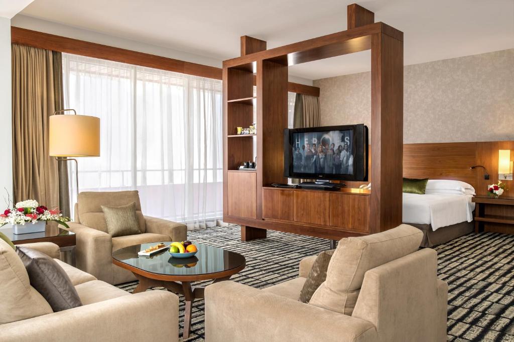 Сьюит (Классический люкс) отеля Jumeira Rotana – Dubai, Дубай