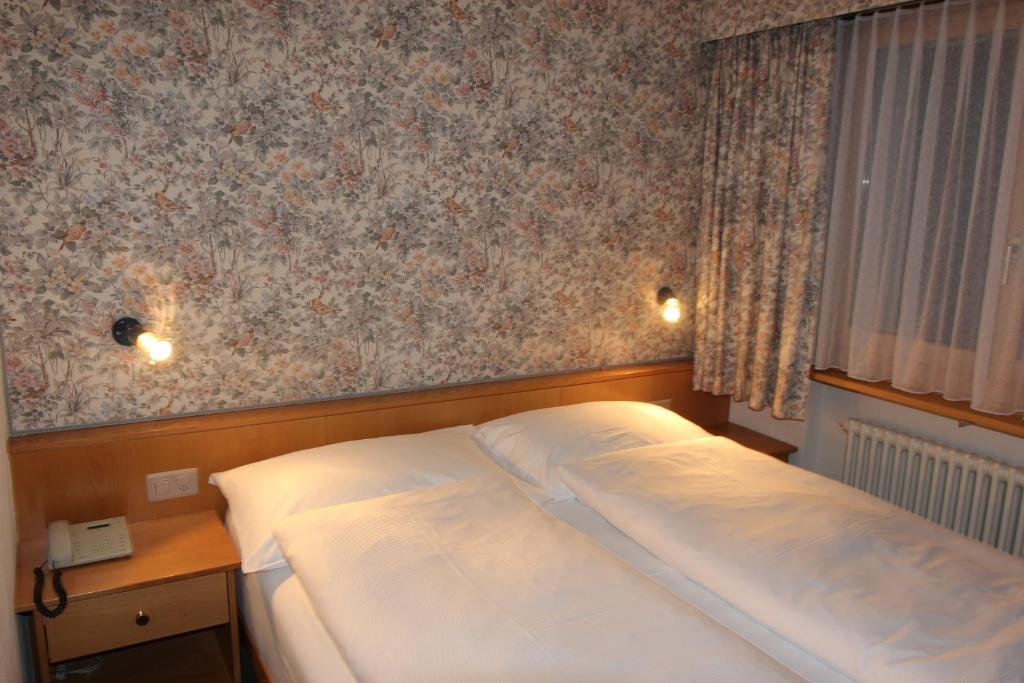 Сьюит (Стандартный люкс) отеля Hotel Metropol & Spa Zermatt, Церматт