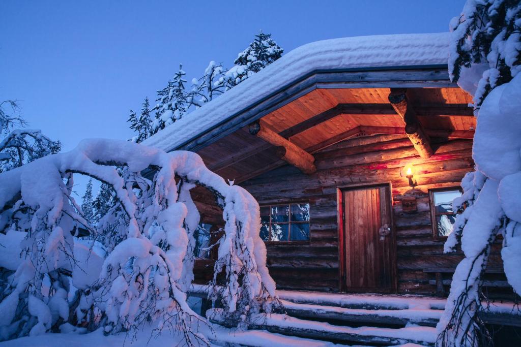 Номер (Стандартное шале (для 2 взрослых)) отеля Kakslauttanen Arctic Resort - Igloos and Chalets, Саариселькя