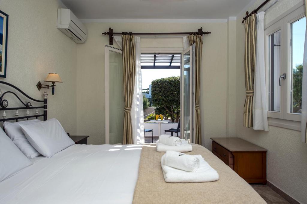 Двухместный (Двухместный номер эконом-класса с 1 кроватью или 2 отдельными кроватями) отеля Contaratos Beach Hotel, Науса