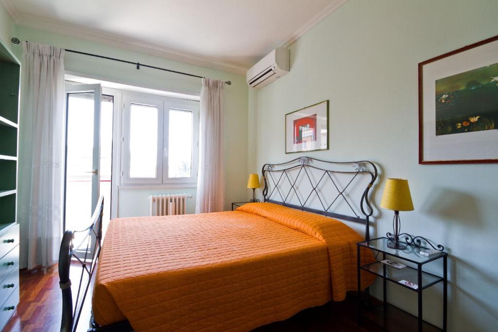 Двухместный (Двухместный номер с 1 кроватью и собственной ванной комнатой вне номера) отеля B&B Roma Appia Davila25, Рим