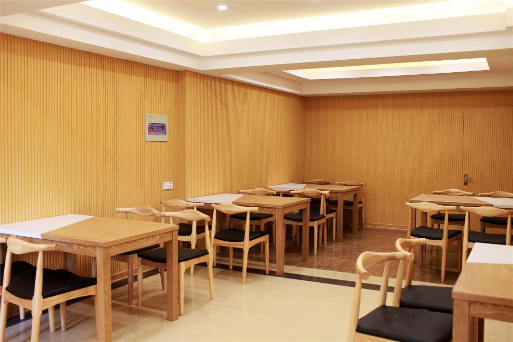 Отель GreenTree Inn Hainan Haikou Guomao Business Hotel, Хайкоу