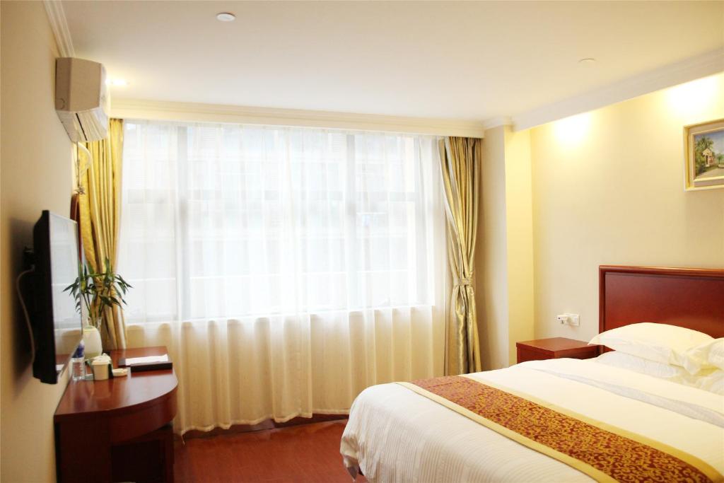 Одноместный (Для граждан материкового Китая – Номер бизнес-класса с кроватью размера «queen-size») отеля GreenTree Inn JiangSu WuXi BaShi HuaXiaQingCheng XiGang Road Shell Hotel, Уси