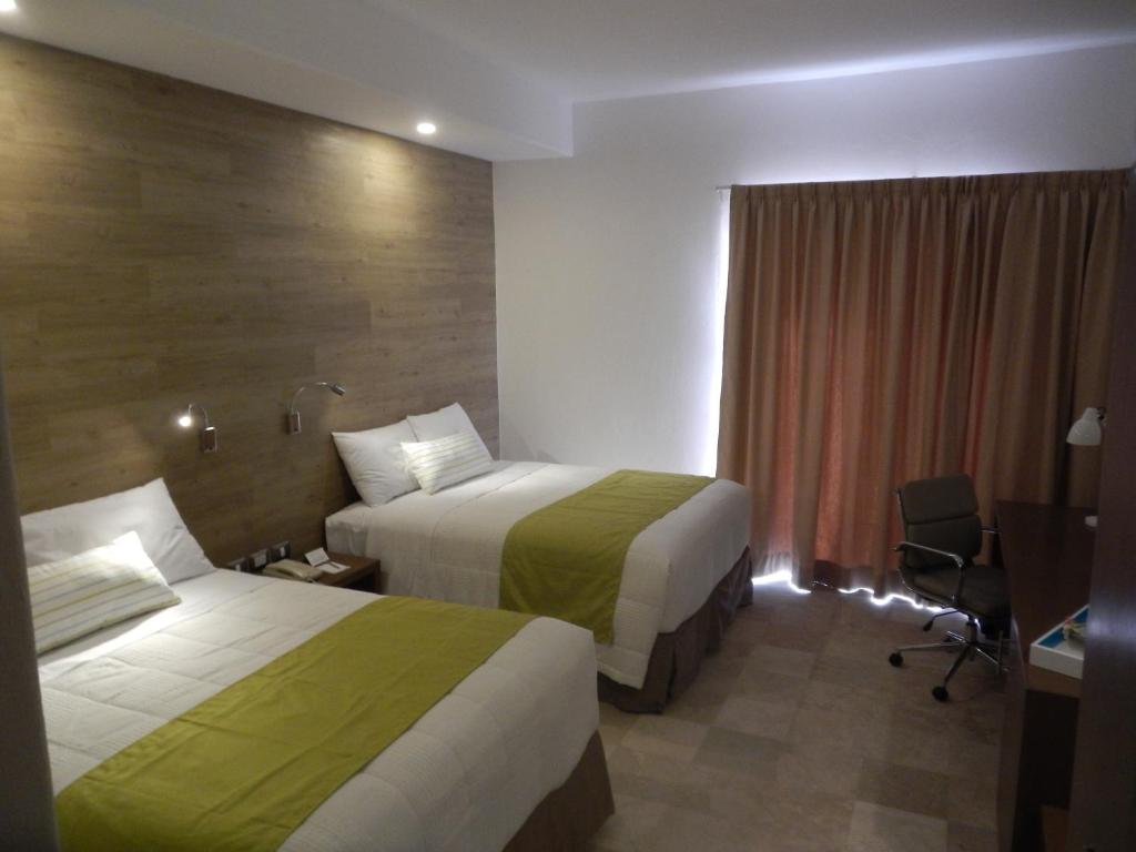 Двухместный (Стандартный двухместный номер с 2 двуспальными кроватями) отеля Hotel Catedral La Paz, Ла-Пас