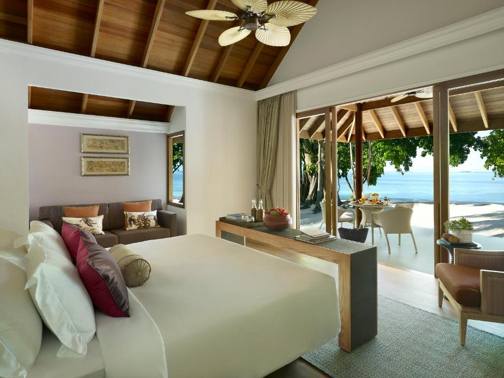 Сьюит (Семейная вилла на пляже с 2 спальнями и собственным бассейном) курортного отеля Dusit Thani Maldives, Мудду