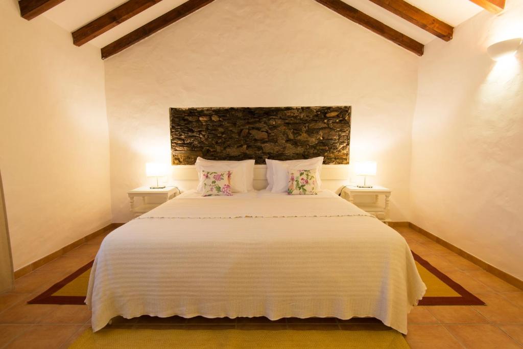 Двухместный (Двухместный номер с 1 кроватью или 2 отдельными кроватями) загородного отеля Monte da Corça Nova, Вила-Нова-де-Мильфонт