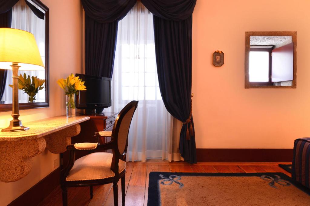 Двухместный (Улучшенный двухместный номер Делюкс с 1 кроватью или 2 отдельными кроватями) отеля Pousada Mosteiro de Guimaraes, Гимарайнш