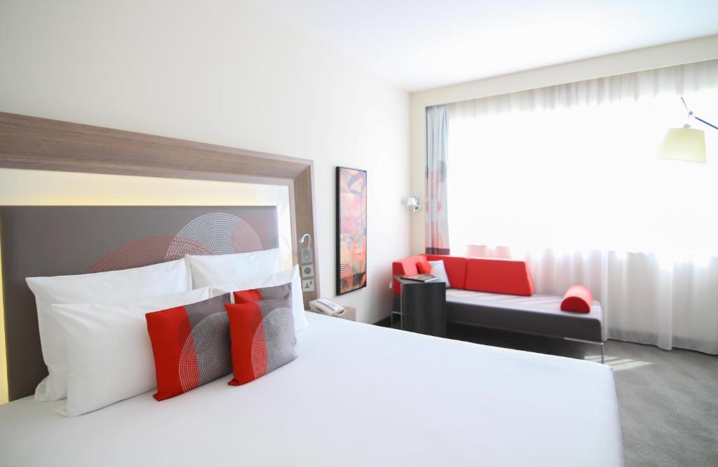Сьюит (Представительский люкс с кроватью размера «king-size») отеля Novotel World Trade Centre Dubai, Дубай