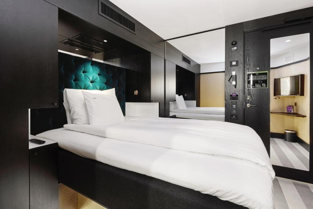 Двухместный (Небольшой двухместный номер с 1 двуспальной кроватью без окна) отеля Vox Hotel, Йенчепинг