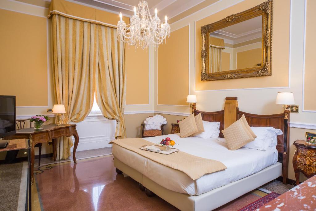Двухместный (Двухместный номер Делюкс с 1 кроватью или 2 отдельными кроватями) отеля Hotel Bristol Palace, Генуя