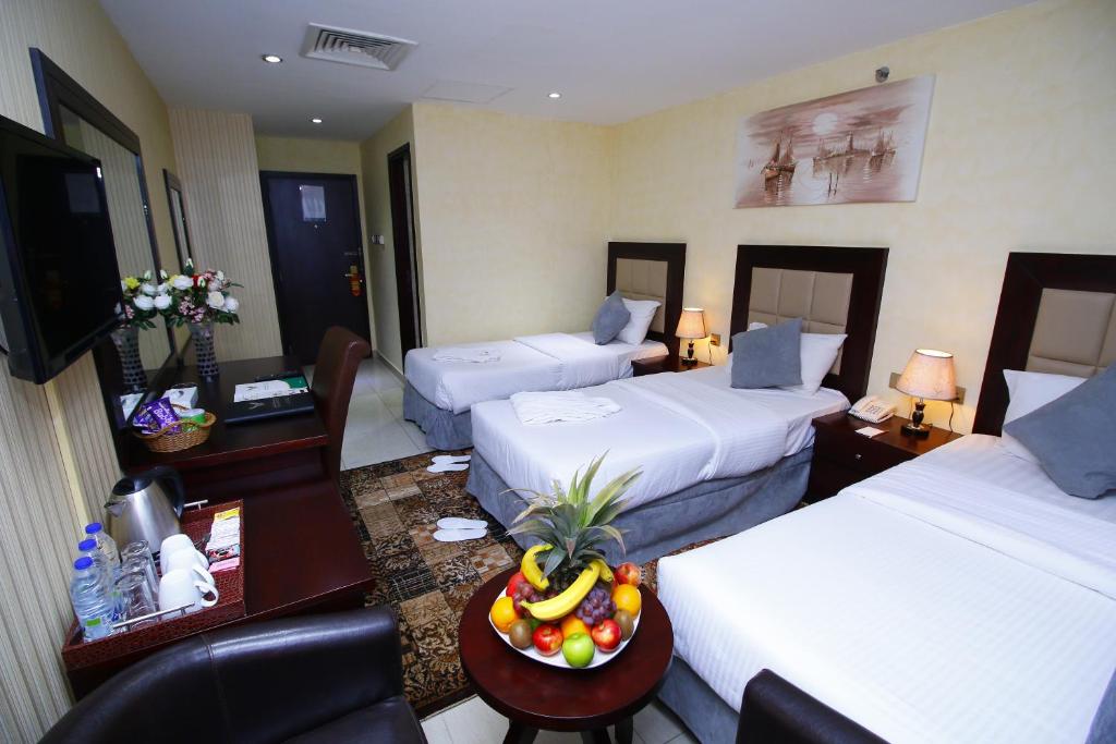 Трехместный (Трехместный номер) отеля Royal Falcon Hotel, Дубай