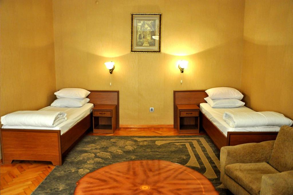 Двухместный (Стандартный двухместный номер с 2 отдельными кроватями) отеля Гянджа