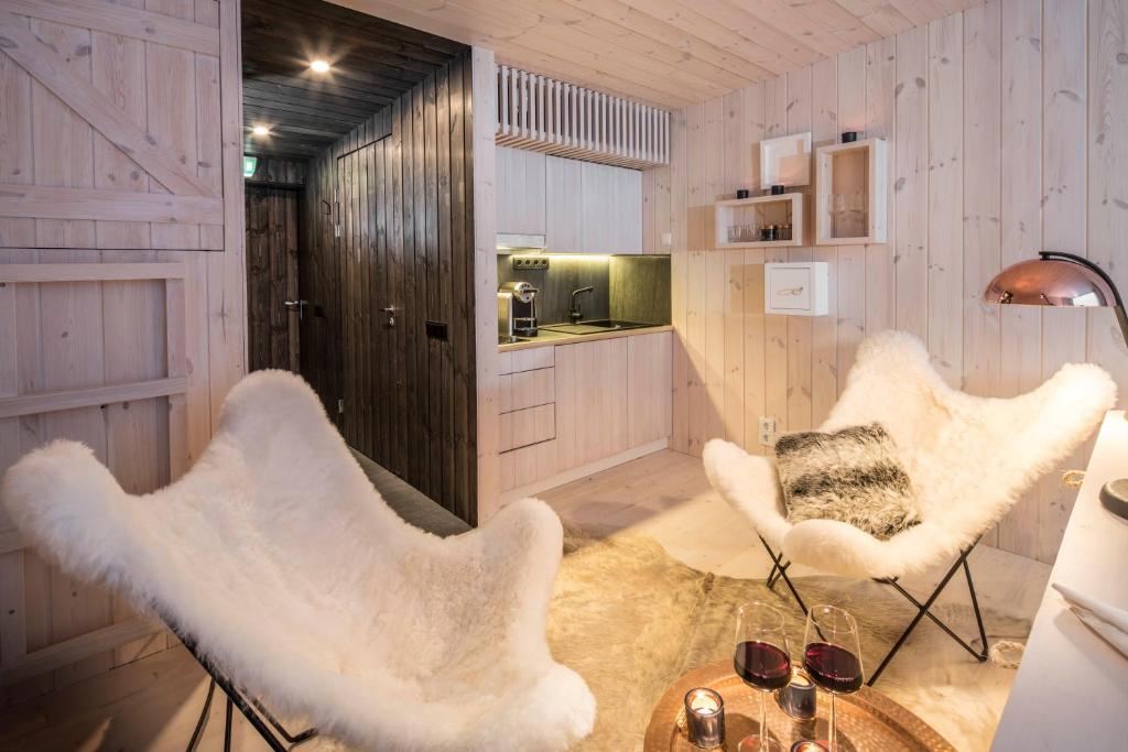 Сьюит (Люкс с мини-кухней) отеля Arctic TreeHouse Hotel, Рованиеми