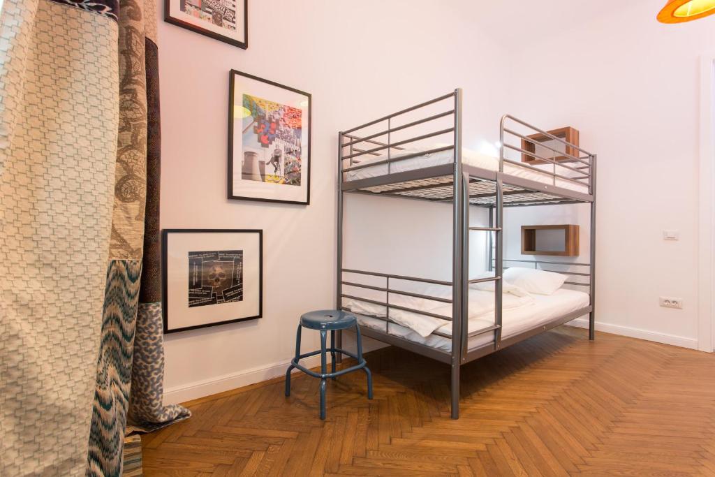 Номер (Спальное место на двухъярусной кровати в общем 4-местном номере) хостела First Hostel Bucharest, Бухарест