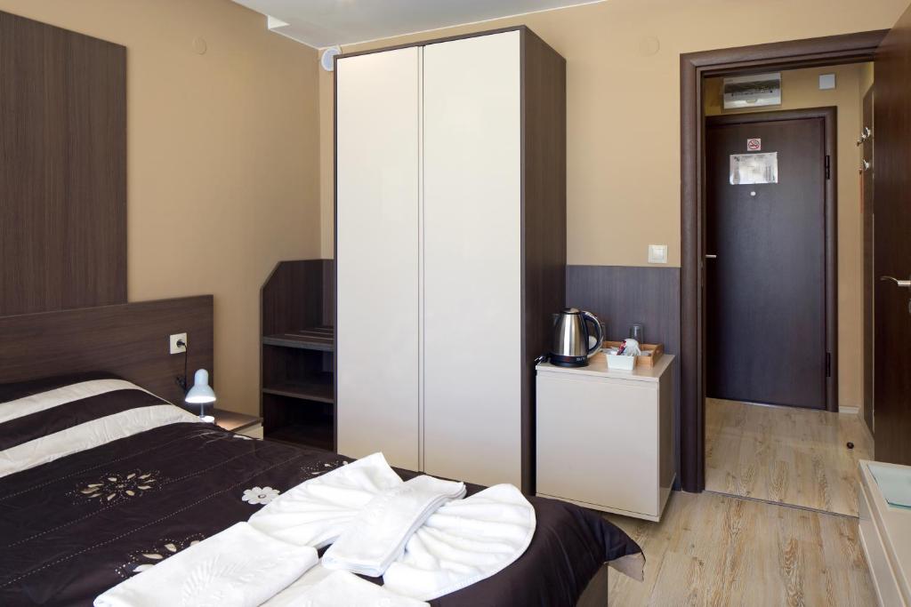 Двухместный (Стандартный номер с кроватью размера «king-size») апарт-отеля Aparthotel Paradiso, Несебыр