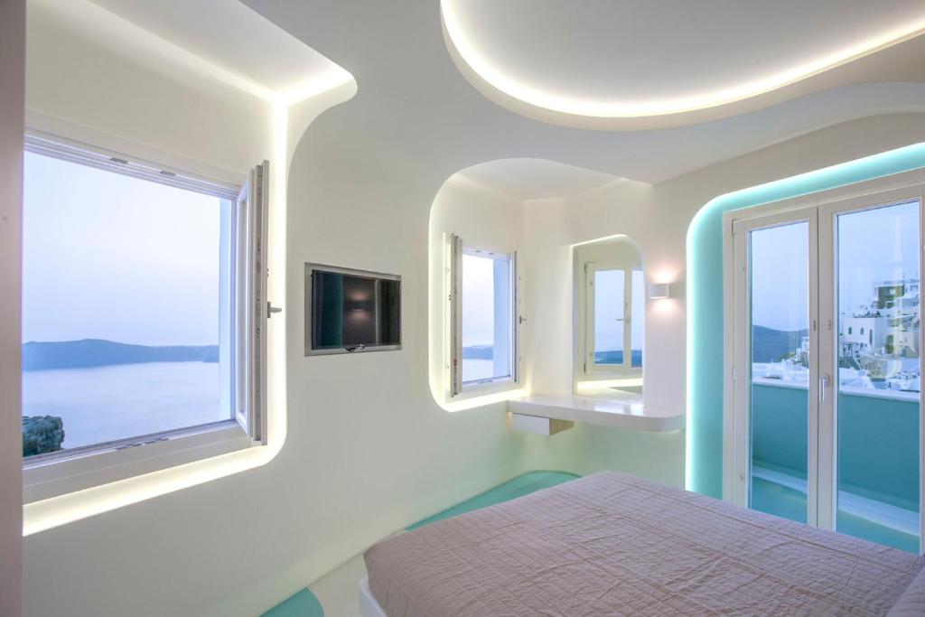 Двухместный (Двухместный номер Делюкс с 1 кроватью, вид на кальдеру) отеля Andronikos Santorini, Имеровиглион