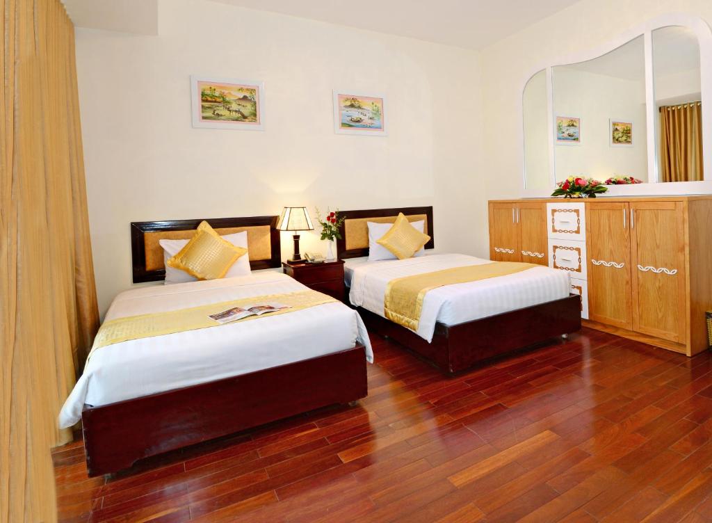 Двухместный (Улучшенный двухместный номер с 2 отдельными кроватями и видом на город) отеля Thanh Lich 2 Hotel, Хюэ