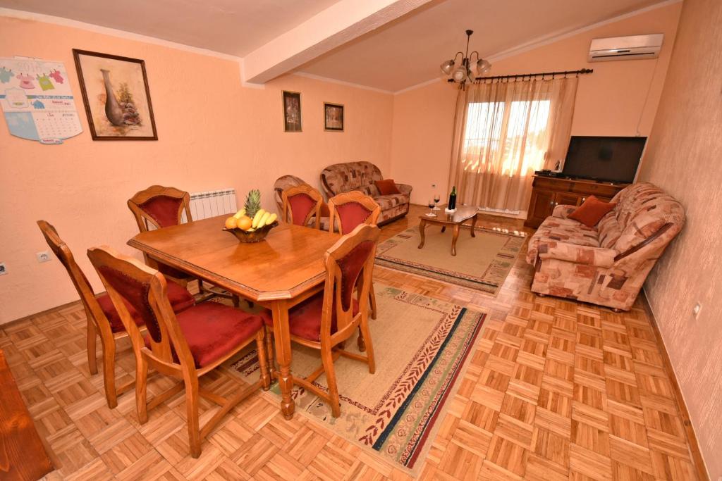 Вилла (Апартаменты с 4 спальнями, террасой и видом на море), Guest House Vukmarković