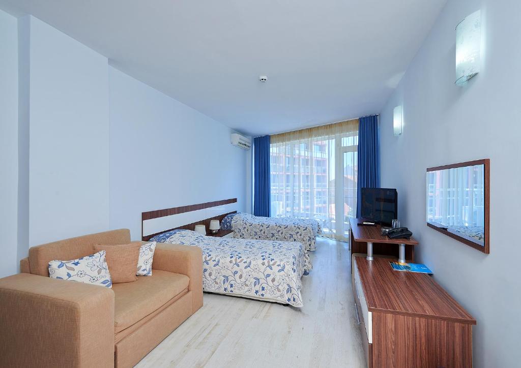 Двухместный (Двухместный номер с 2 отдельными кроватями, балконом и боковым видом на море) отеля Hotel Regata, Поморие
