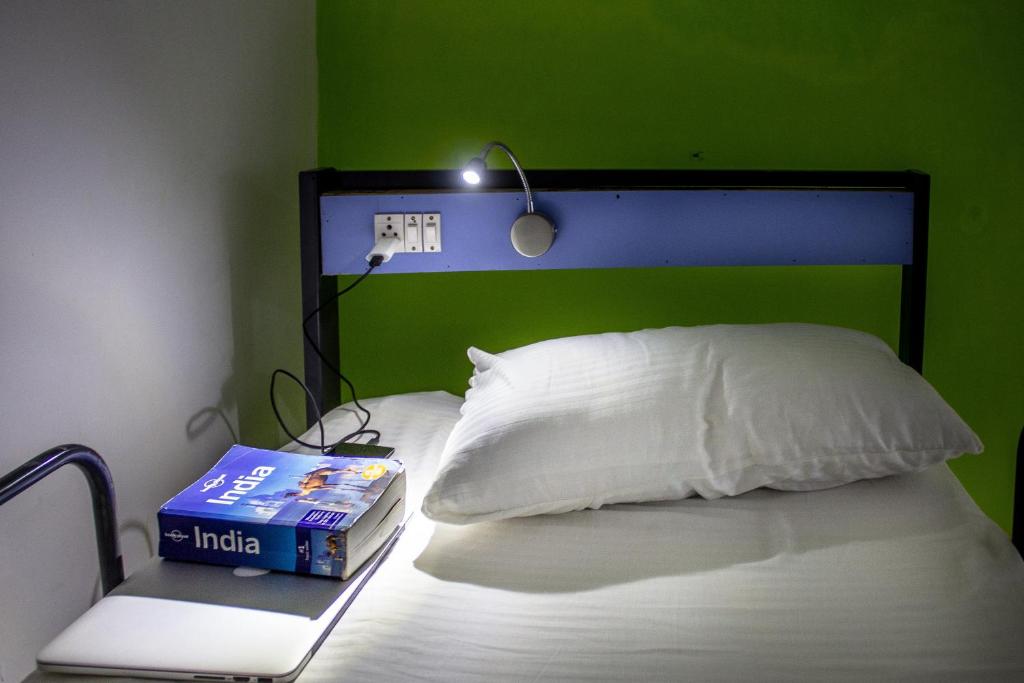 Номер (Кровать в общем номере для женщин с 6 кроватями и кондиционером) хостела Backpacker Panda Appetite, Мумбай