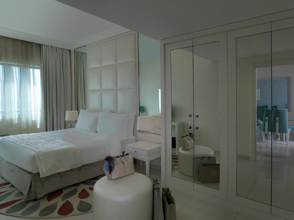 Сьюит (Люкс с 1 спальней - вид на город) апарт-отеля DAMAC Maison Dubai Mall Street, Дубай