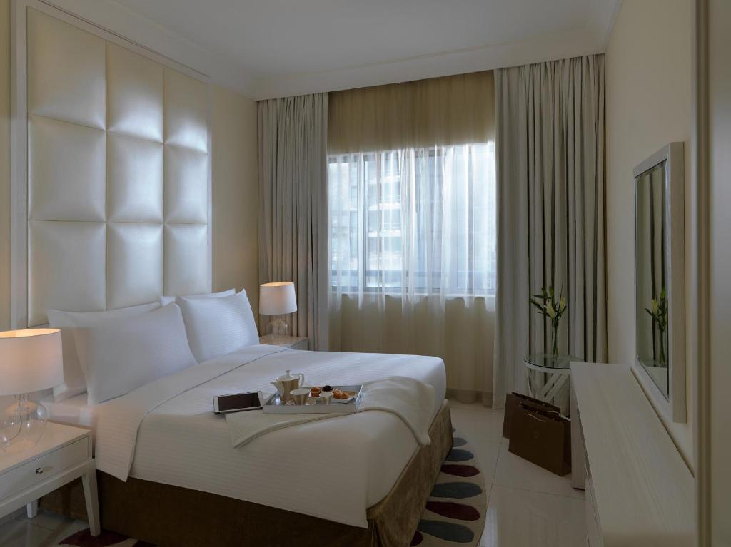 Сьюит (Люкс с 3 спальнями - Вид на город) апарт-отеля DAMAC Maison Dubai Mall Street, Дубай