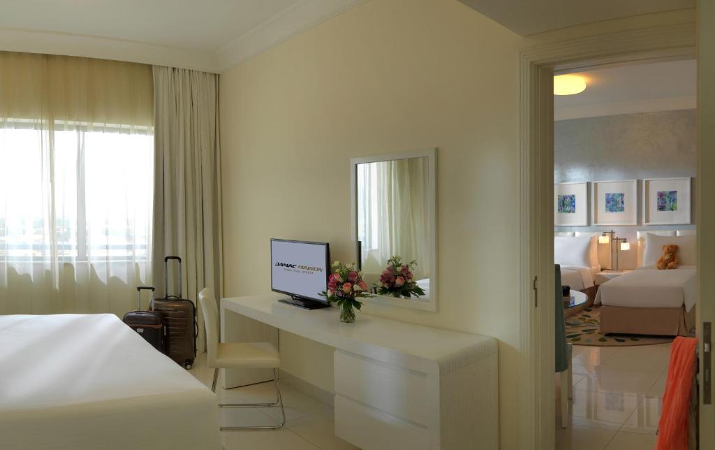 Сьюит (Люкс с 2 спальнями - вид на город) апарт-отеля DAMAC Maison Dubai Mall Street, Дубай