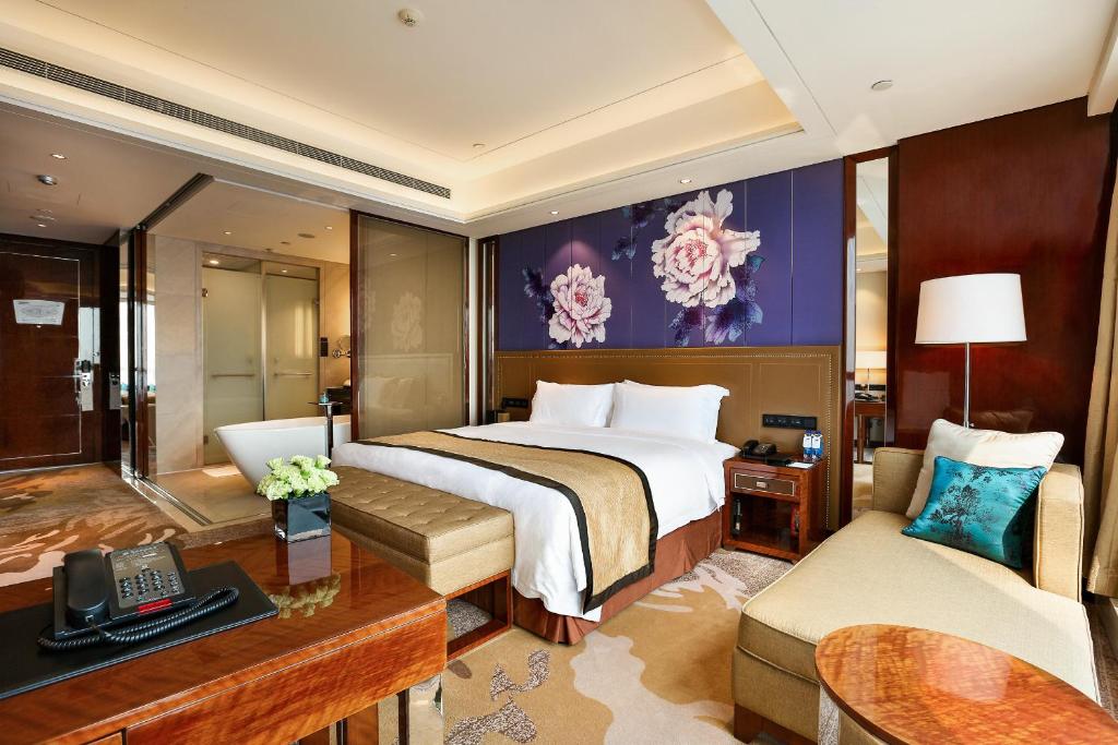 Двухместный (Улучшенный номер с кроватью размера «king-size») отеля Minyoun Chengdu Dongda Hotel, Чэнду