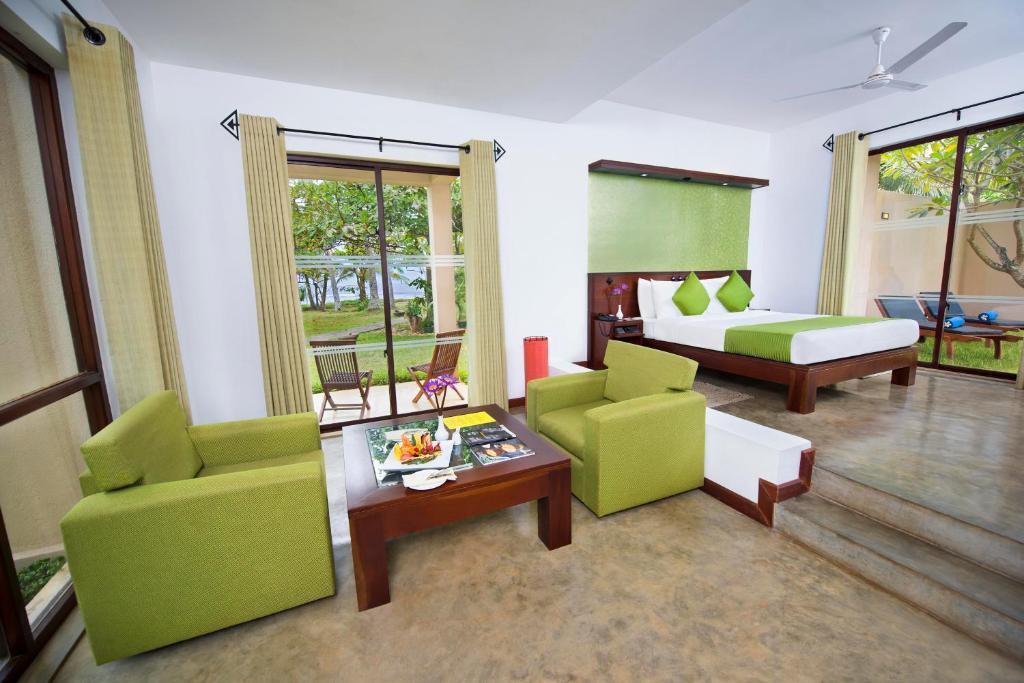 Двухместный (Улучшенный номер с мини-бассейном) курортного отеля Mandara Resort Mirissa, Мирисса