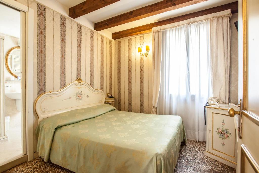 Двухместный (Небольшой двухместный номер с 1 кроватью) гостевого дома Locanda Barbarigo, Венеция