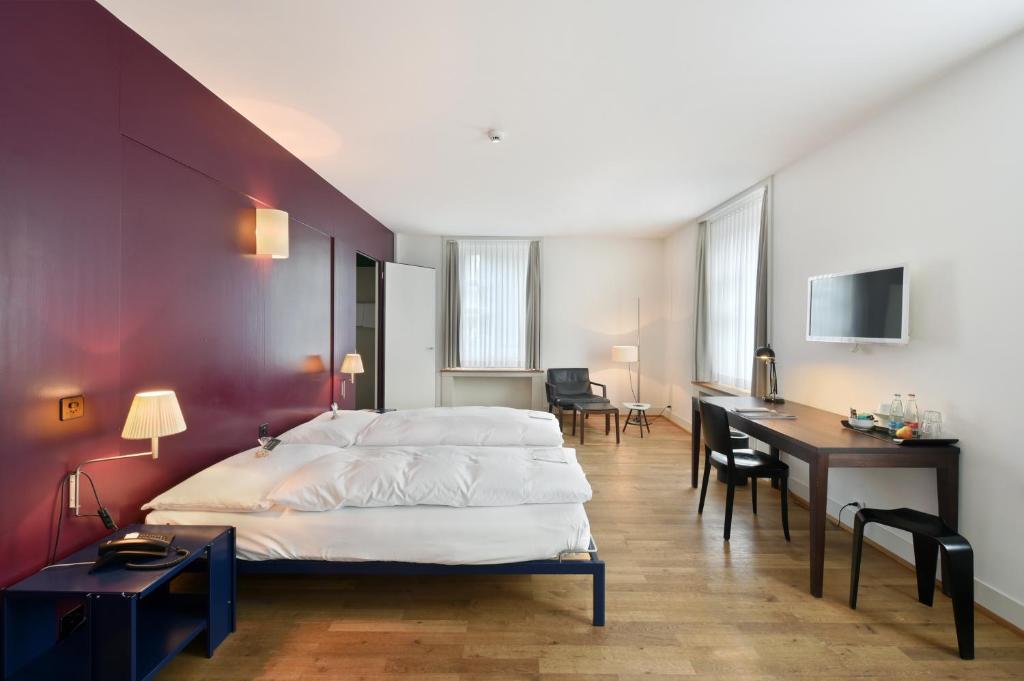 Двухместный (Улучшенный двухместный номер с 1 кроватью) отеля Hotel im Schlosspark, Базель