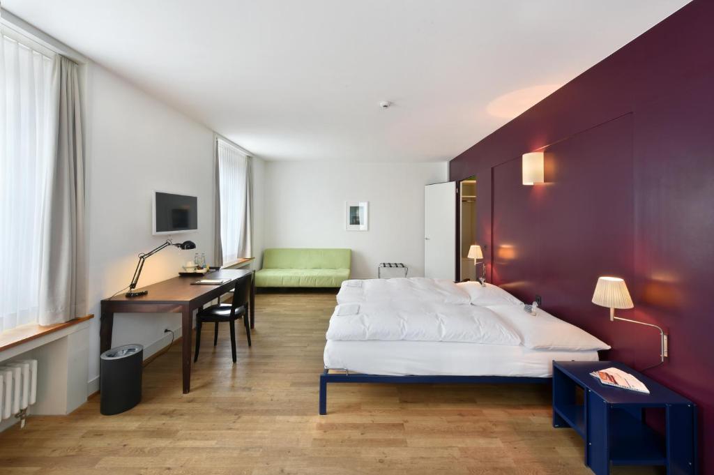 Двухместный (Улучшенный двухместный номер с 1 кроватью и парковкой) отеля Hotel im Schlosspark, Базель