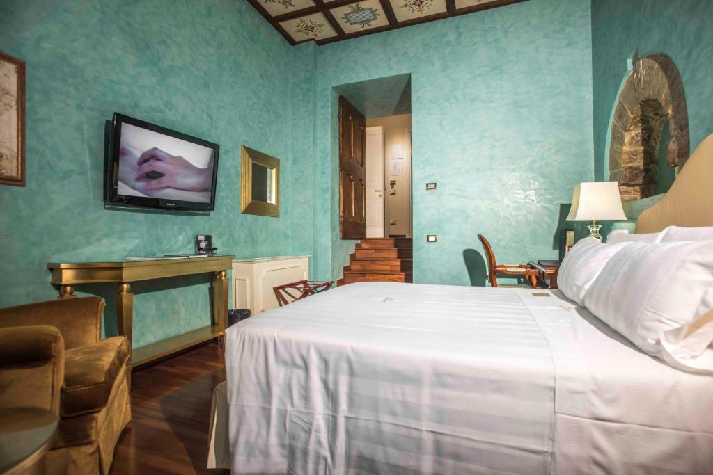 Двухместный (Двухместный номер Делюкс с 1 кроватью и гидромассажной ванной - Башня) отеля Golden Tower Hotel & Spa, Флоренция