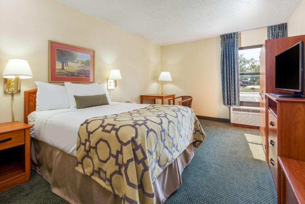 Сьюит (Люкс с 2 комнатами, 1 кровать размера «king-size» — Для некурящих) отеля Baymont by Wyndham Amarillo East, Амарилло